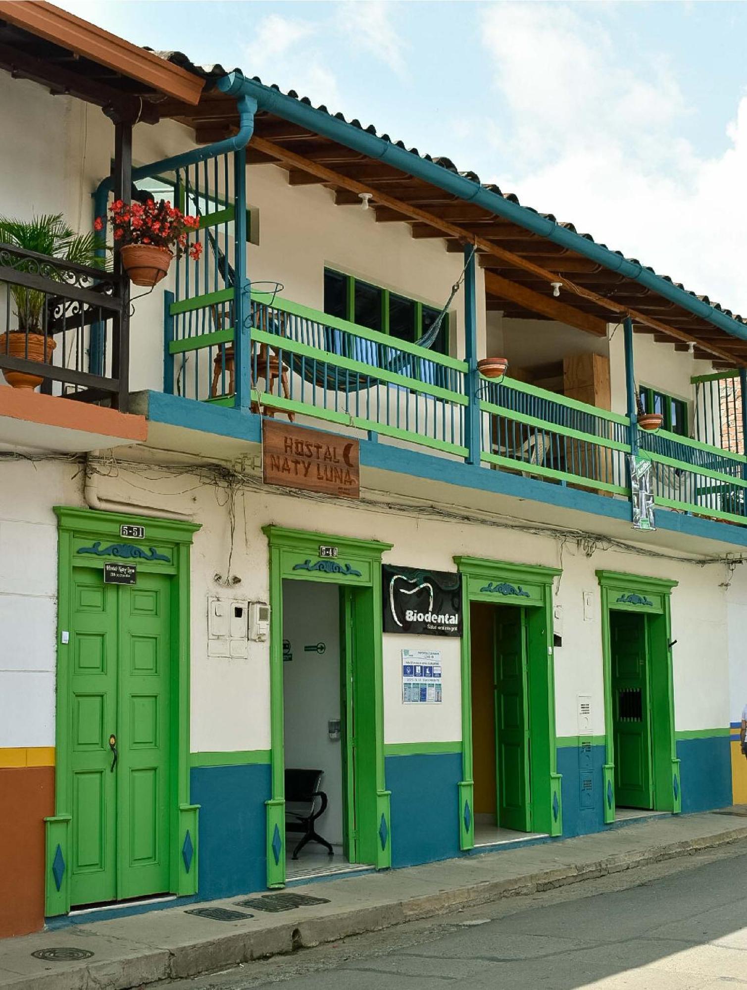 Hostal Naty Luna Jardin Exterior photo